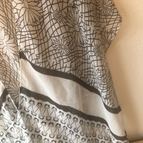 Woven Heart Gray and White Kimono One Size - Picture 2 of 4